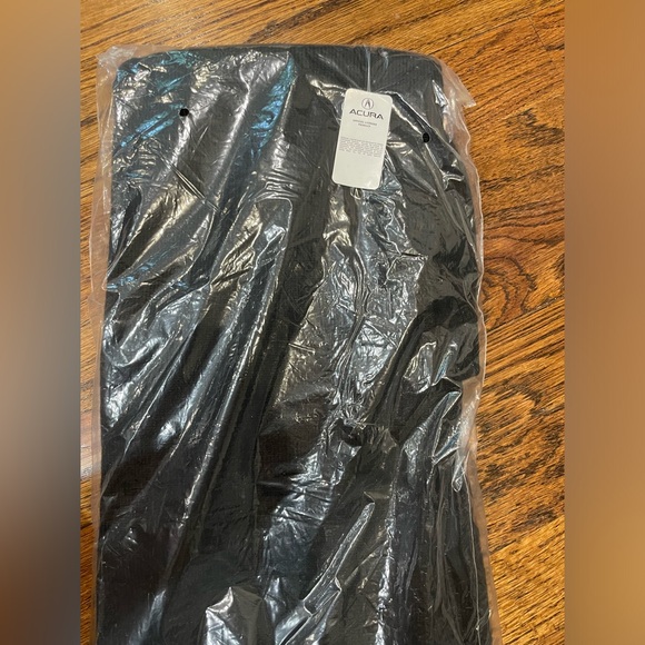 Brand New Official Acura Scarf and Hat Set - Picture 2 of 4